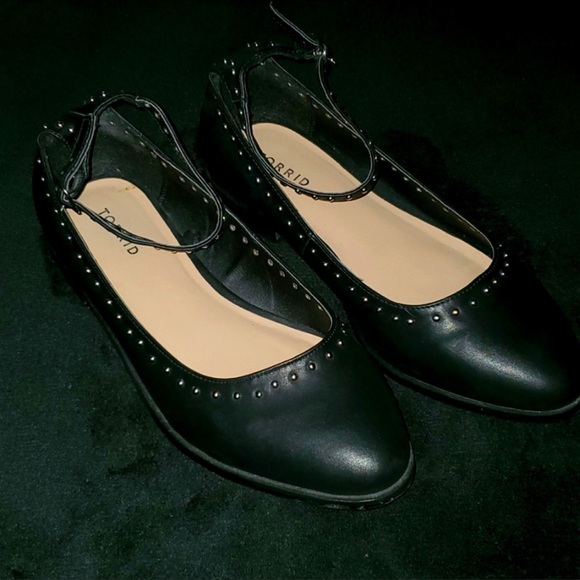 Super Cute Torrid Silver Studded Ankle Strap Flats sz 10 - Picture 2 of 9